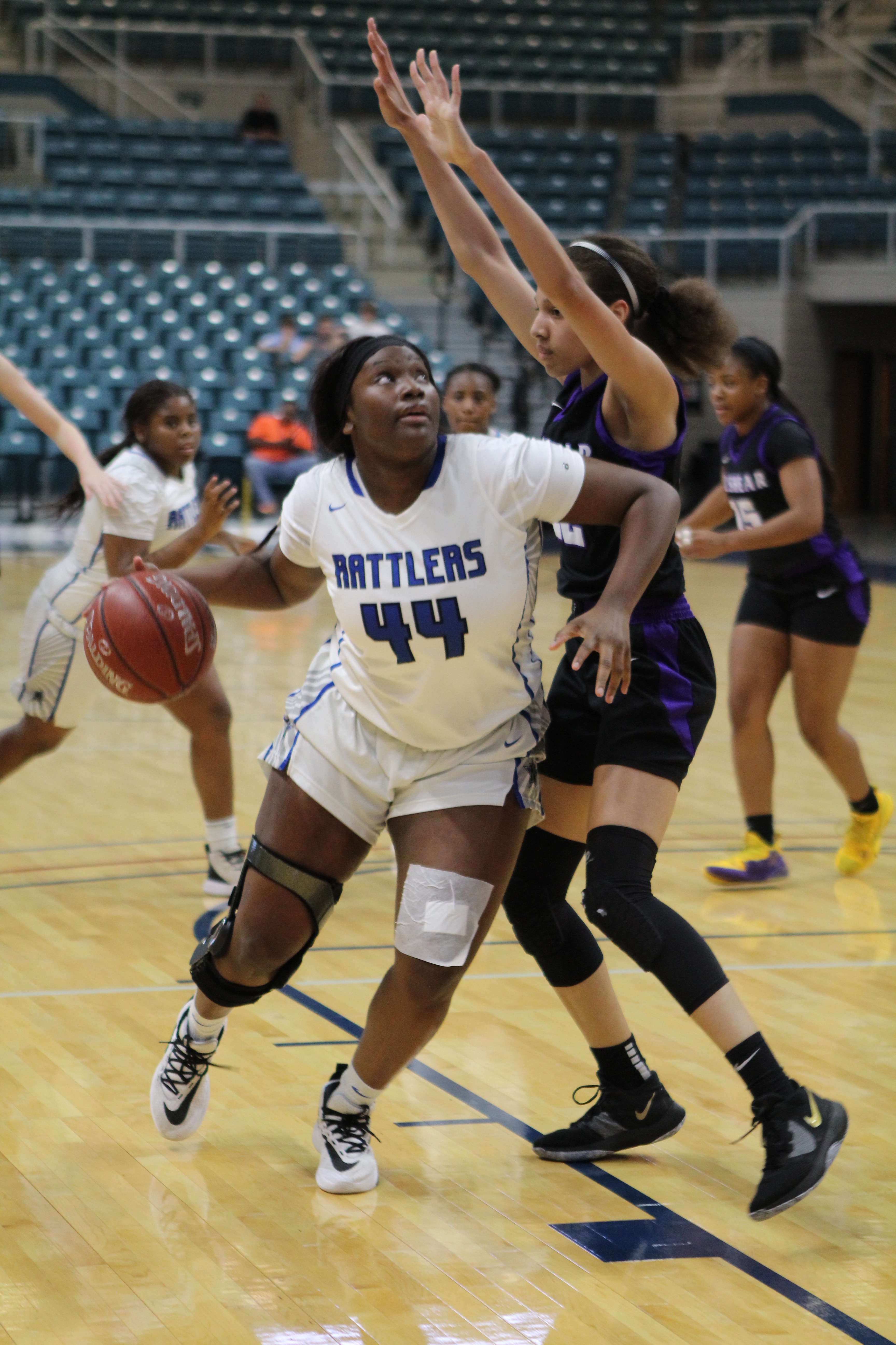 Lady Rattlers exit early | Navasota Examiner